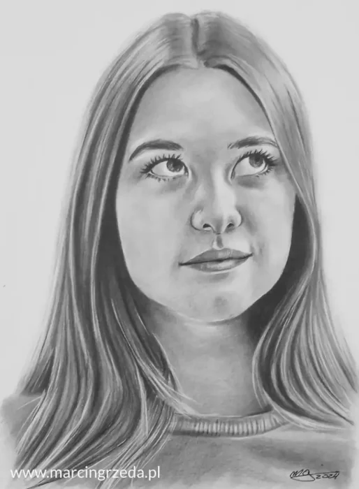 Portret młodej kobiety z łagodnymi rysami twarzy patrzącej ku górze.